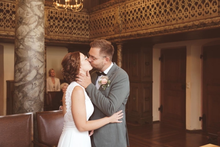 Kuss - fotografiert vom Hochzeitsfotograf Heidelberg