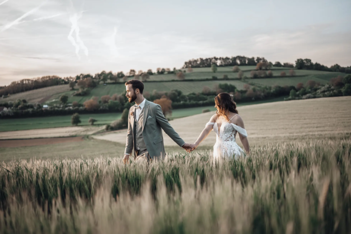 Brautpaar mit Hochzeitsfotograf Hochzeit Landgut Schloss Michelfeld