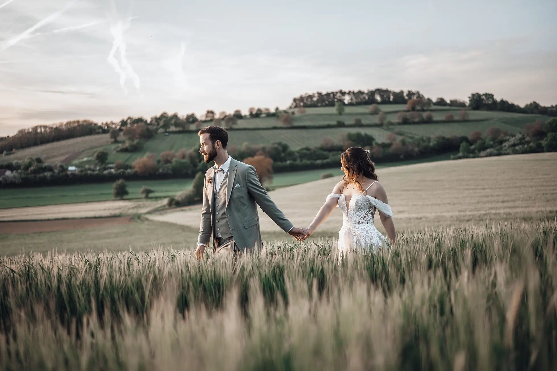Brautpaar mit Hochzeitsfotograf Hochzeit Landgut Schloss Michelfeld