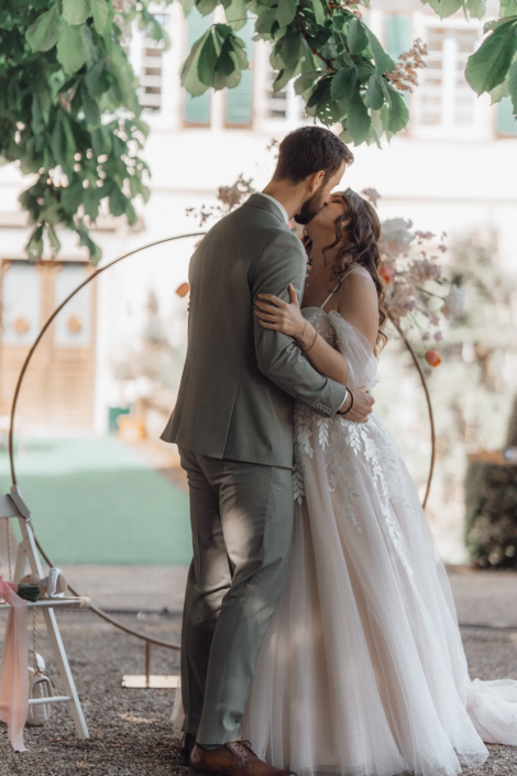 First Kiss Hochzeit Landgut Schloss Michelfeld