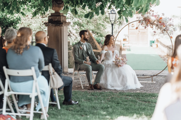 Freie Trauung mit Hochzeitsfotograf im Hochzeit Landgut Schloss Michelfeld