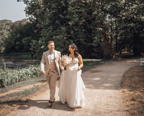 Brautpaar im Schlosspark